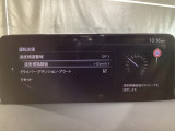 フォワードセンシングカメラで認識した交通標識をディスプレイに表示し、交通標識の見落とし防止を図り、安全運転を支援します。
