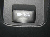 【電源コンセント】非常時やキャンプなどに役立つAC100V/1500Wコンセント付きです。