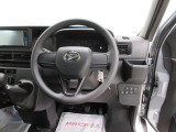 たとえばダイハツのお店にある、たくさんのスマアシ搭載車は、正常に作動する事をしっかり確認します。