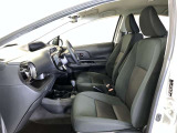 高いホールド性で運転姿勢が安定します。長距離ドライブでも疲れにくいのが魅力です。快適なドライビングライフをお送りください♪