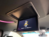 【フリップダウンモニター】大画面モニターで後席でもエンタメをお楽しみいただけます。小さなお子様にも大人気の装備です♪