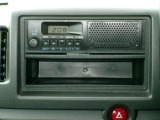 FM/AMラジオ搭載で運転中もお楽しみいただけます。