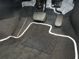 足元回り・フロアマットもしっかり洗浄しております。