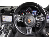 伝統の3連メーターパネルです。レーシーな雰囲気が非常にかっこいいです。