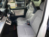 フロントシートです。ゆったり運転ができます。長距離ドライブもラクラク♪♪