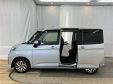 両側パワースライドドア付きだから、狭い駐車スペースなどでの 乗り降りラクラク!小さなお子さまのいるご家庭には嬉しい装備。