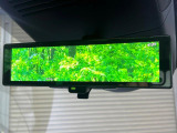 【インテリジェントルームミラー】後席の大きな荷物や同乗者で後方が確認しづらい時でも安心!カメラが撮影した車両後方の映像をルームミラー内に表示。クリアな視界で状況の確認が可能です!