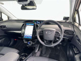 運転席まわりです。 各操作スイッチは使いやすい位置に配置されてます。