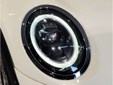 MINIのオートライトは積極的にライトをつけることにより、自車の存在を周囲に向けアピールいたします。それは安全性への配慮でもあります。