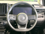 インテリアに合わせたデザインのステアリングは、運転される方のことも考え、運転しやすい形状、大きさです。是非一度、実際に触ってお確かめください。