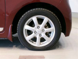 社外のアルミホイールになります。タイヤサイズは155/65R14です。