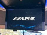 【12.8型フリップダウン】大画面モニターで後席でもエンタメをお楽しみいただけます。家族や友人とお出かけする機会が多い方に大人気です♪