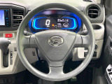 インテリアに合わせたデザインのステアリングは、運転される方のことも考え、運転しやすい形状、大きさです。是非一度、実際に触ってお確かめください。