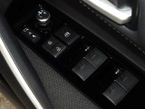 電動格納式ドアミラー・パワーウインドウを装備しています。