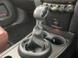 ●MTモード付きAT:通常は自動でおこなわれる変速(ギアチェンジ)をドライバーの操作によって意図的に変えられるシステムです。より一層普段のドライブをお楽しみいただけます!