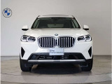 ☆BMWの代名詞とも言える【キドニーグリル】一目見ただけでBMW車であると認識できる確固たるアイコンとして存在感を放ちます☆