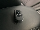 【キーレス】平日の買い物も休日のレジャーも、これ一つで驚くほど身軽に。バッグに忍ばせておくだけで、いつでもスムーズに愛車へアクセスできる、現代のドライブに欠かせない相棒です。