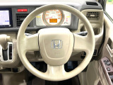 インテリアに合わせたデザインのステアリングは、運転される方のことも考え、運転しやすい形状、大きさです。是非一度、実際に触ってお確かめください。