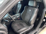 運転席はパワーシートの仕様です。
