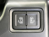 【両側パワースライドドア】スマートキーや運転席のスイッチで後席両側スライドドアの開閉が可能♪電動だから力を入れてドアを開ける必要が無く、小さなお子様でも簡単に開け閉めでき快適です♪