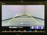 【バックカメラ】運転が苦手な方も車庫入れラクラクです!ギアをリバースに入れれば自動的に切り換わりますので、面倒な操作は不要です♪狭い駐車場もお車を傷つけず安心ですね!