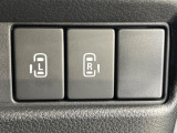 【両側パワースライドドア】スマートキーや運転席のスイッチで後席両側スライドドアの開閉が可能♪電動だから力を入れてドアを開ける必要が無く、小さなお子様でも簡単に開け閉めでき快適です♪