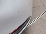 コーナーセンサーを車の前後に装備。障害物までの距離に応じて警告音を変えてお知らせ。縦列駐車時や駐車場・車庫などでの取り回しをサポートします。詳細は販売店スタッフまでおたずねください。