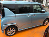 車両右側面からの写真になります。車をご覧になりたい時はお気軽に最寄りの店舗へご相談下さい。