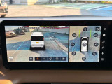 ディスプレイからのカメラ視点を変更することで、状況に合わせて運転席からの死角もカバーできます♪