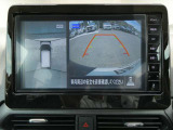 ギアを『R』に入れるとナビ画面に、まるで雲の上から覗いているような映像が映り、駐車をサポートしてくれます。