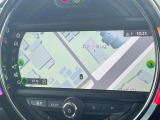 ●純正ナビ:一体感のあるナビは、高級感ある車内を演出してくれます。Bluetooth再生などオーディオ機能も充実しておりますので、運転もより楽しめます♪