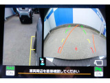 バックギアに入れるとバックカメラの映像がナビに映ります。障害物までの距離もわかりやすいです。