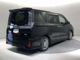 ご納車前にはエンジンオイル・オイルエレメント等を交換して、トヨタディーラーのエンジニアがしっかりと整備をさせていただきます。交換部品などについては、スタッフへお尋ねください。