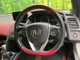 【純正革巻きステアリング】上質な革を使用することで、手にしっかり馴染みとても運転しやすいハンドルです♪