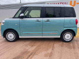 車内ルームクリーニングを実施しております。目立つ痛みや使用感、またタバコなどの気になる匂いも感じられませんでした。