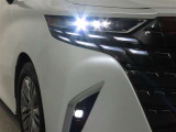 高輝度で点灯速度が速く、しかも消費電力の少ないLEDヘッドライトが装備されています!LEDの明るい光が走行中の視界の確保をサポートして、夜のドライブがより楽しく安全に運転できます♪