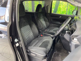 運転席まわりには十分なスペースがあり、大柄な方でもゆったり運転していただける環境です。