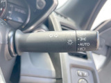 【オートライト】周りの明るさに応じて自動でヘッドライトの点灯・消灯ができる機能です!ライトの付け忘れ・消し忘れなどが無くなり、雨の日や夕方の走行も安心!トンネル通過時も便利ですね♪