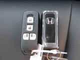 Hondaスマートキーシステムは携帯しているだけでエンジンの始動、ドアの施錠や解錠、スライドドアの開閉操作もできる便利な機能です!
