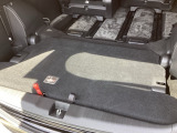アイデア次第でいろいろな使い方ができる広くて使い勝手のいい荷室。