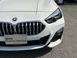 また、BMW正規認定中古車は、エマージェンシーサービスが自動付帯。24時間365日、皆様のカーライフをサポート致します。確かな安心のうえで、「駆けぬける歓び」をご堪能ください。