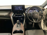 運転席は見やすく整理され、ナビも美しく装着され操作性にも優れています!