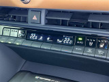 左右独立温度コントロールフルオートエアコンです。運転席、助手席それぞれで独立して温度設定ができます。冷え性の方が乗っても安心ですね♪
