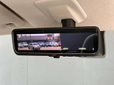 スマートルームミラーも付いてます☆後方ピラーや荷物、後席に同乗している方や曇りなど視界が遮られた場合でも後方カメラからの映像で安全確認をすることが出来て安心です☆