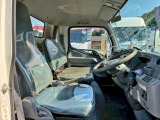 乗車定員は3名です。