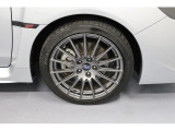 タイヤホイール純正245/40R18を装備です!