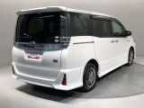 ご納車前にはエンジンオイル・オイルエレメント等を交換して、トヨタディーラーのエンジニアがしっかりと整備をさせていただきます。交換部品などについては、スタッフへお尋ねください。