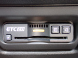 ■【ETC車載器】が装備されています。セットアップをしてお渡しとなり、ETCカードを差し込むだけで高速道路の利用が可能です。