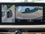 空から見下ろすような視点で、スムーズな駐車と安全確認をサポートする「アラウンドビューモニター」付です。