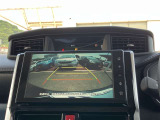 バックガイドモニターで、後方を確認しながら安心して駐車することができます。運転初心者も熟練者も必須の機能ですよ!